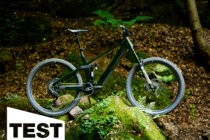 Titelbild: Rose Slab Plus E-Bike – Test: Langhubiger Spielgefährte mit Bosch CX
