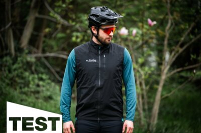 Dirtlej Vest im Test: Mit dieser wasserdichten Weste bleibt man trocken