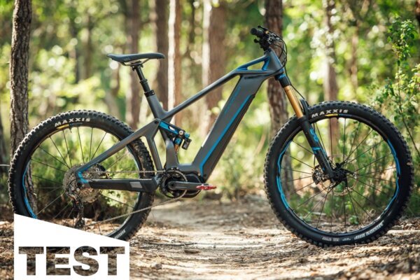 Mondraker E-Crusher RR+ im Test: Schwarze Trailrakete mit moderner „Forward Geometry“