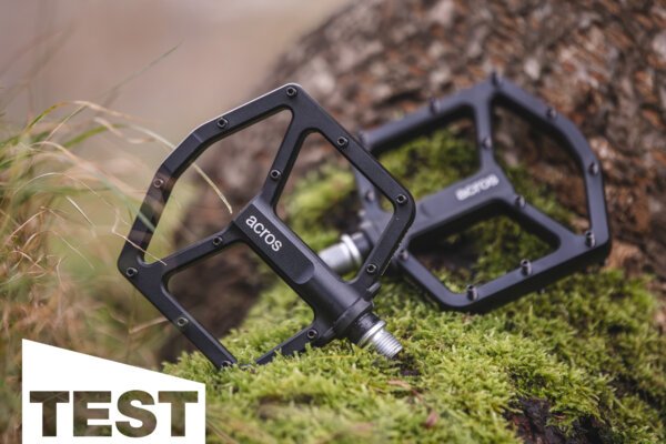 Neues Acros Flatpedal im ersten Test: Satter Grip für Gravel bis Enduro